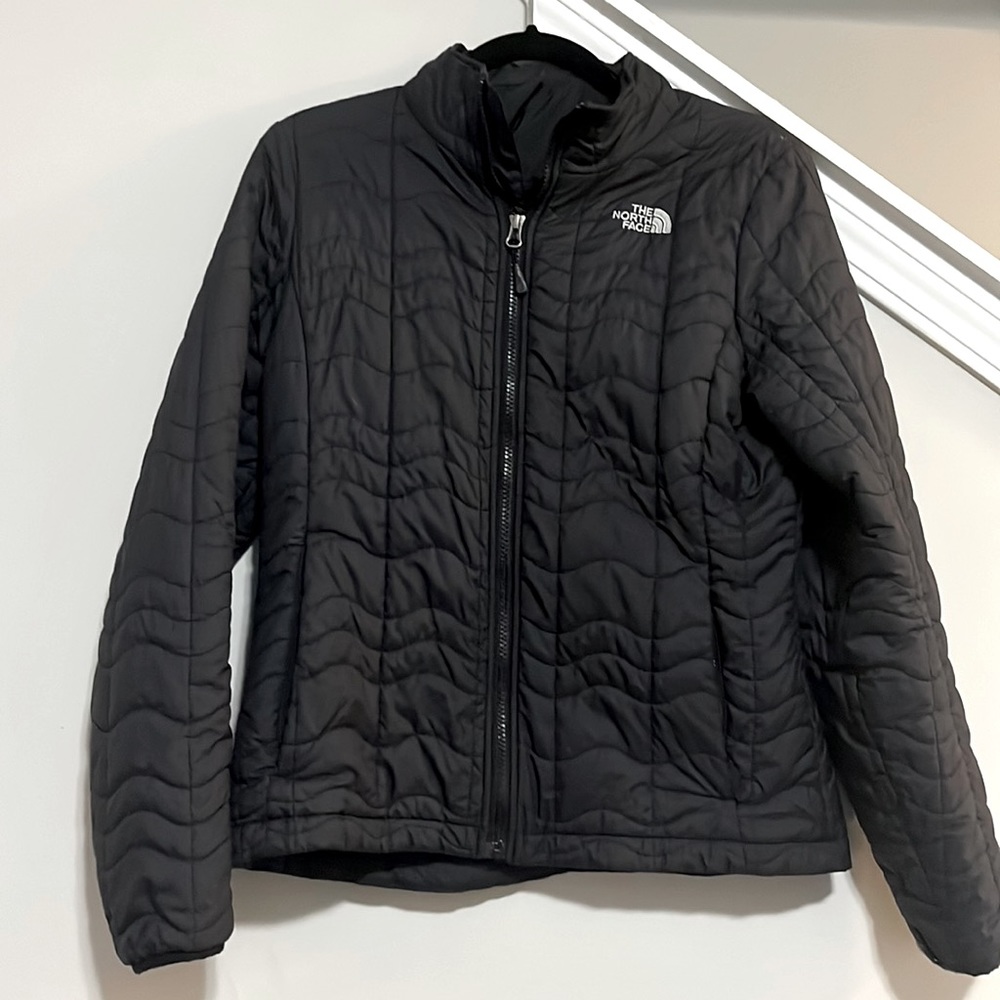 Woman’s medium black North face jacket.great condition.